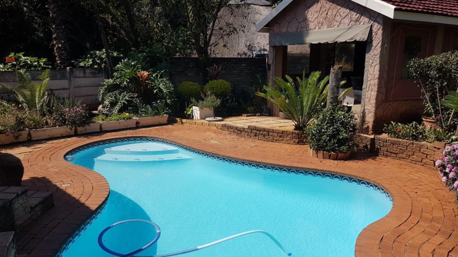 6 Bedroom Property for Sale in Cashan North West